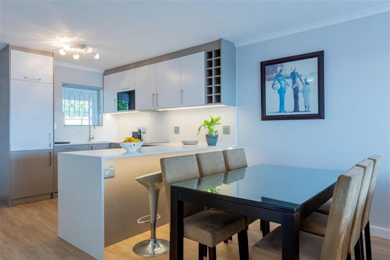 To Let 2 Bedroom Property for Rent in Vredehoek Western Cape